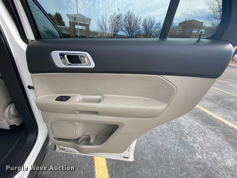 image for item HR9445 2015 Ford Explorer XLT  SUV