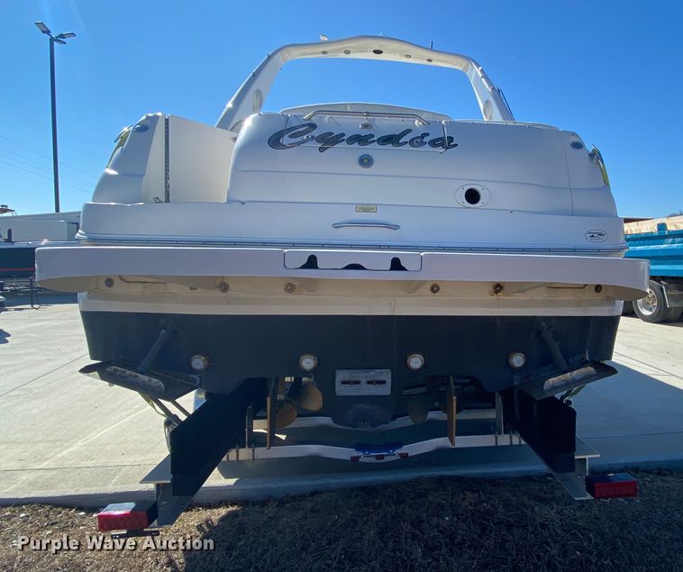 image for item HR9457 2002 Sea Ray Cruiser  boat