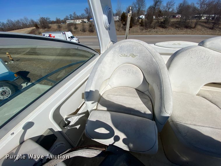 image for item HR9457 2002 Sea Ray Cruiser  boat