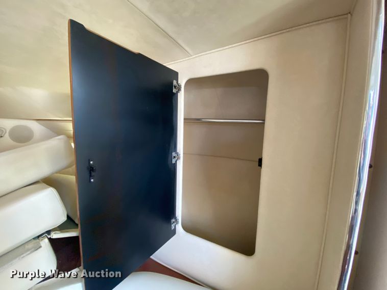 image for item HR9457 2002 Sea Ray Cruiser  boat