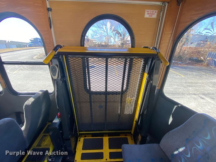 image for item HR9463 2005 Freightliner MB55  trolley