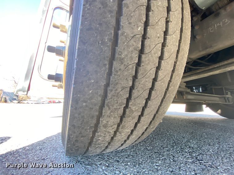 image for item HR9463 2005 Freightliner MB55  trolley