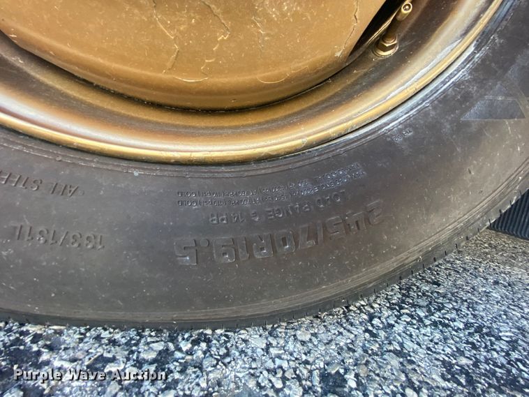 image for item HR9463 2005 Freightliner MB55  trolley