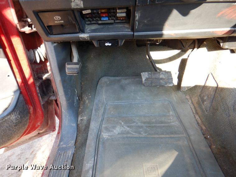 image for item HS9981 1989 Chevrolet Silverado C1500  pickup truck