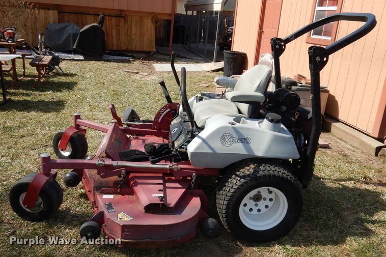 image for item HU9003 Exmark Lazer Z  lawn mower