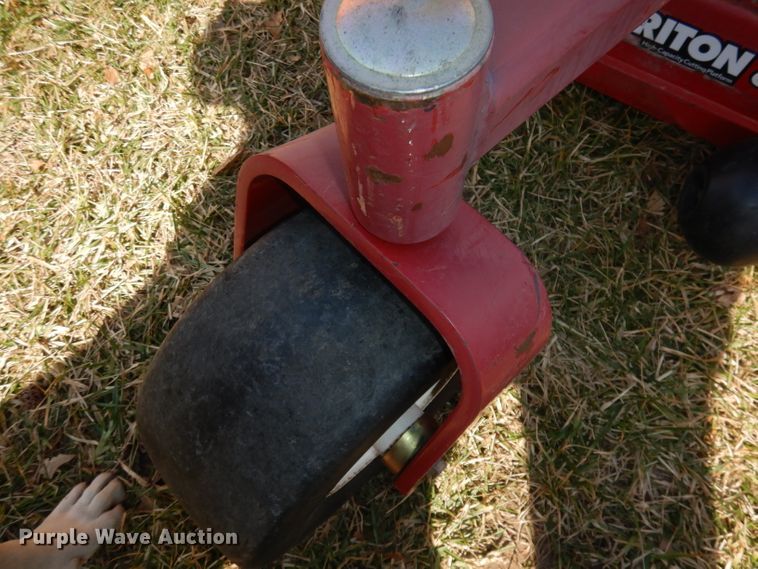 image for item HU9003 Exmark Lazer Z  lawn mower