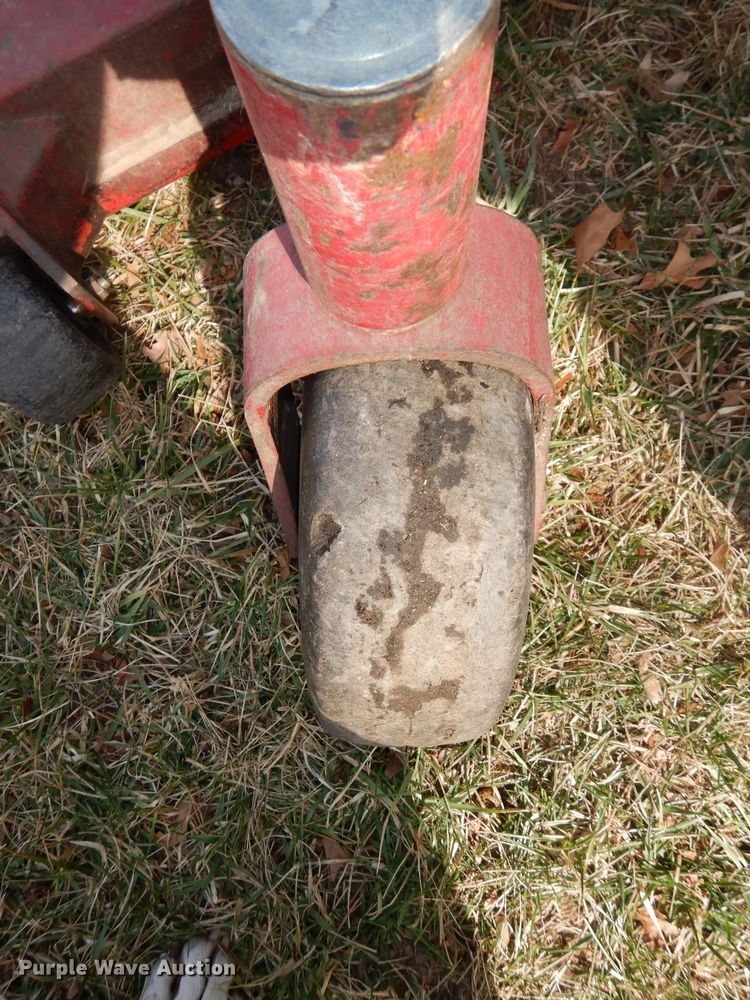 image for item HU9006 Exmark Lazer Z  lawn mower