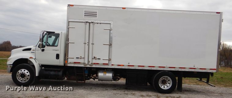 image for item HX9043 2009 International 4400  paper recycling truck