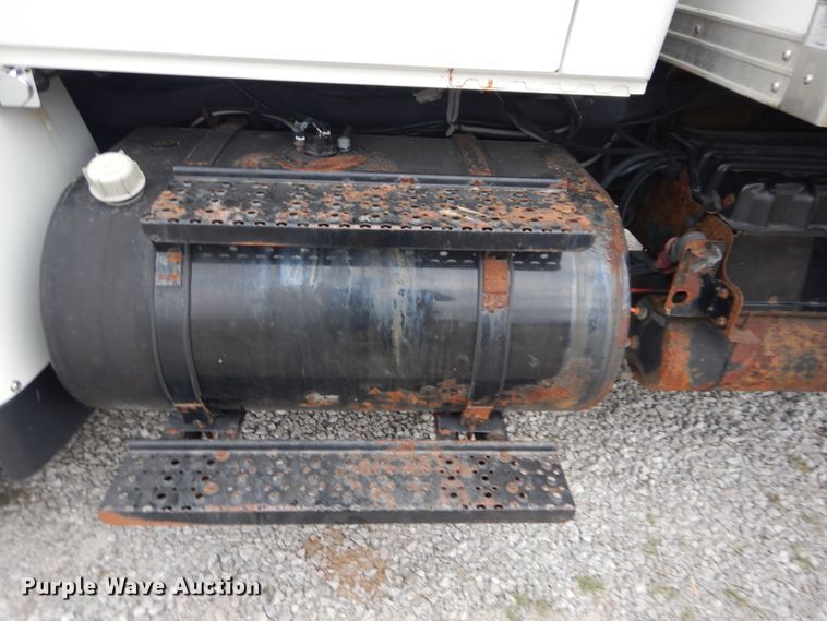 image for item HX9043 2009 International 4400  paper recycling truck