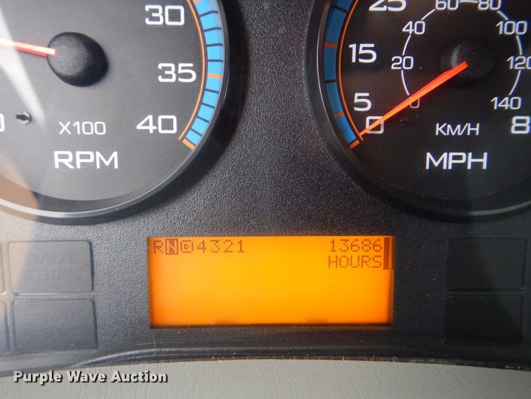 image for item HX9043 2009 International 4400  paper recycling truck