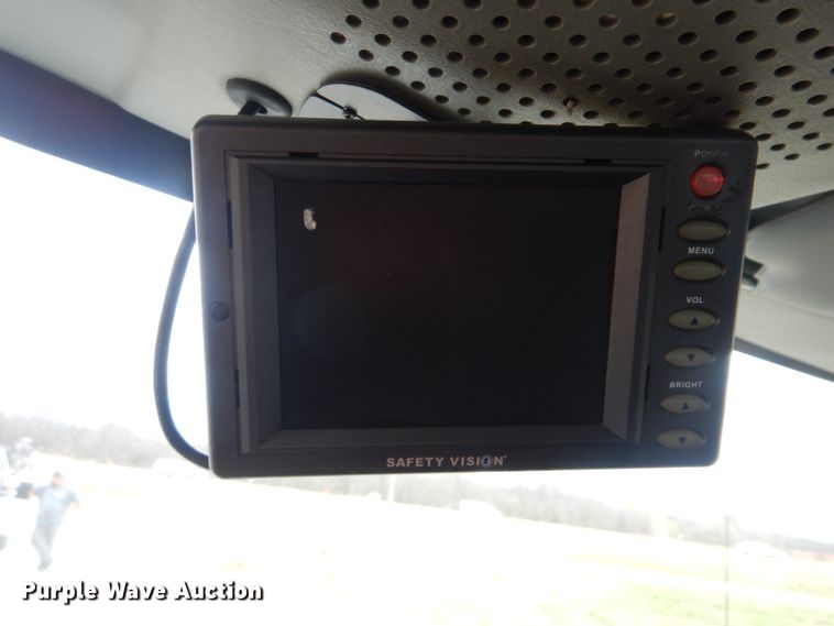 image for item HX9043 2009 International 4400  paper recycling truck