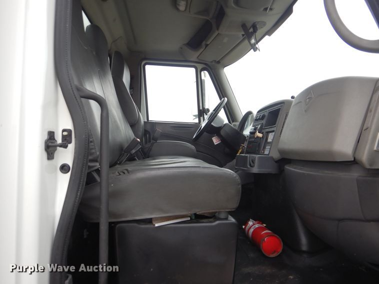 image for item HX9043 2009 International 4400  paper recycling truck