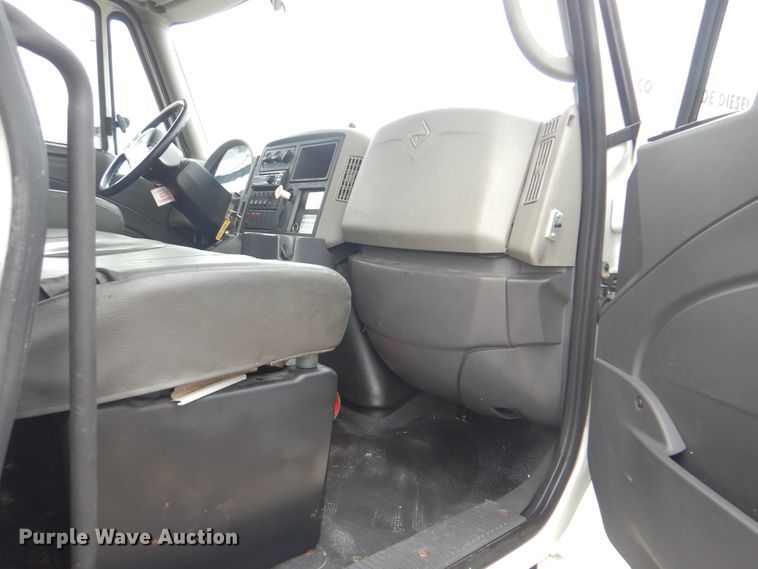 image for item HX9043 2009 International 4400  paper recycling truck