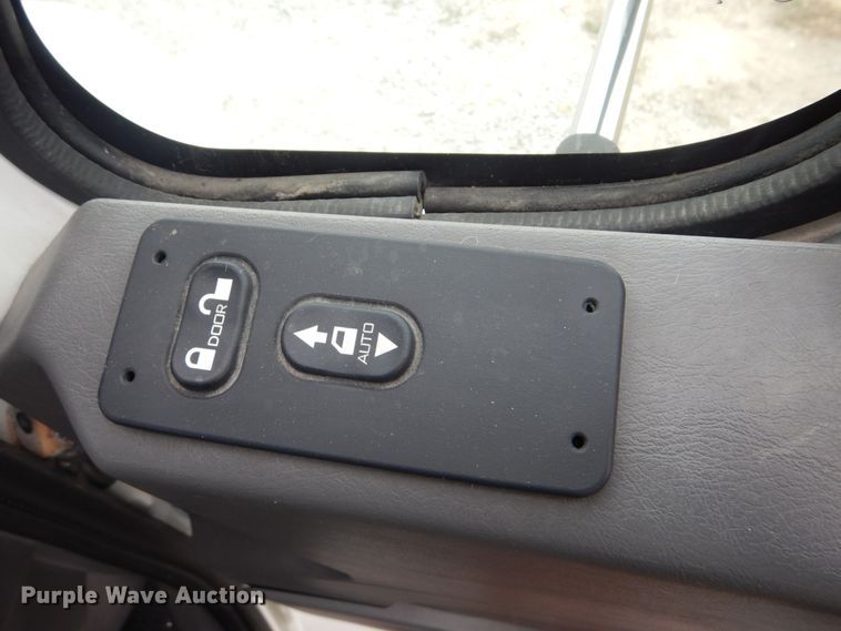 image for item HX9043 2009 International 4400  paper recycling truck