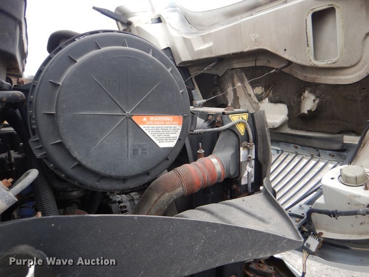 image for item HX9043 2009 International 4400  paper recycling truck