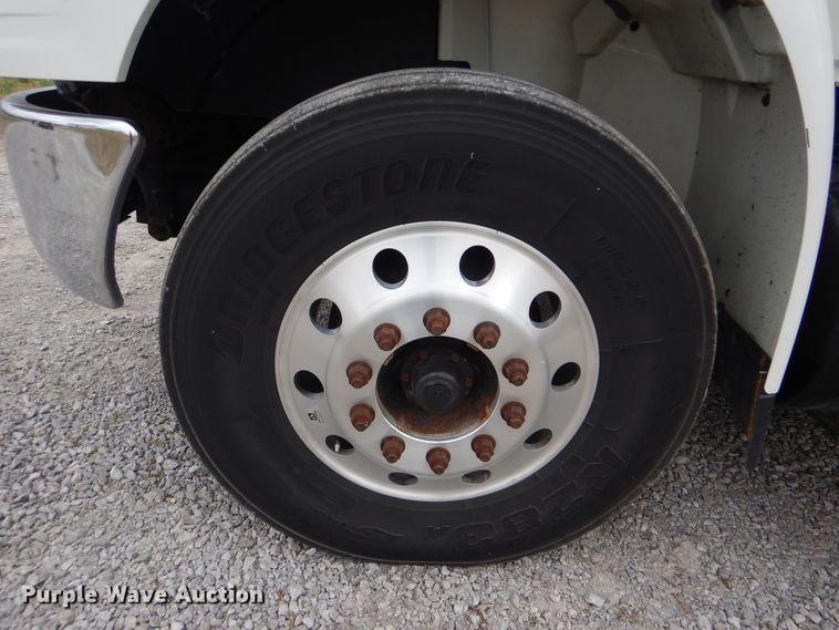 image for item HX9043 2009 International 4400  paper recycling truck