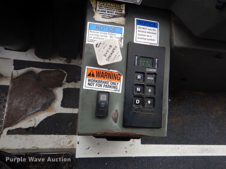 image for item HX9170 2007 Crane Carrier Low Entry  refuse truck