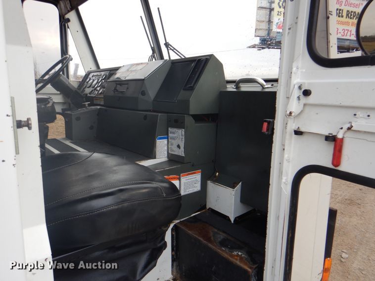 image for item HX9170 2007 Crane Carrier Low Entry  refuse truck