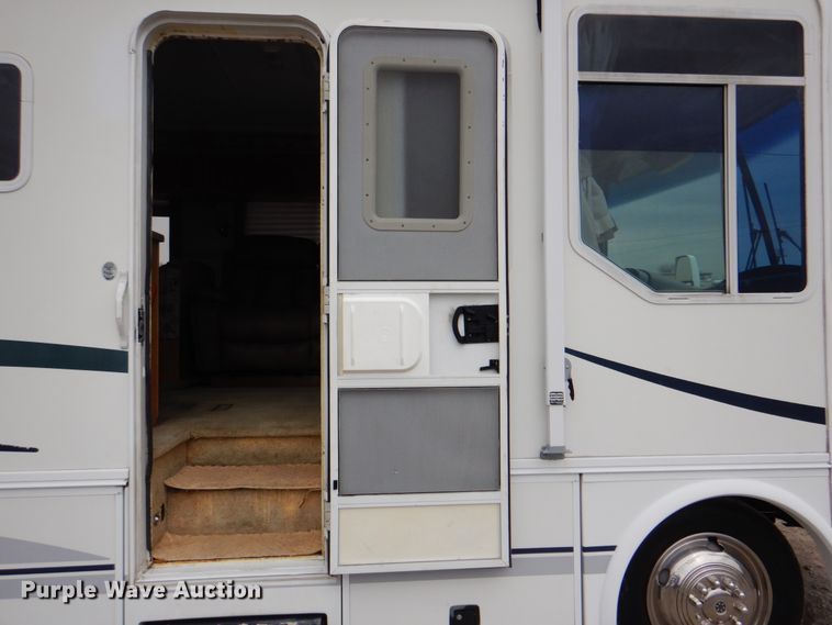 image for item HX9174 2002 Trail Lite Condor  RV