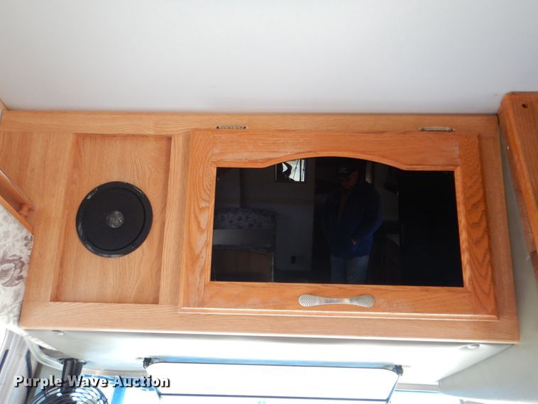 image for item HX9174 2002 Trail Lite Condor  RV