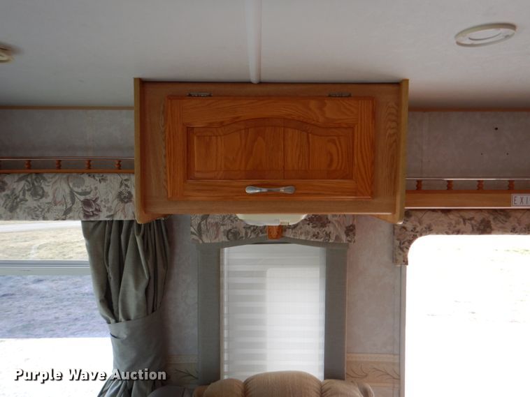 image for item HX9174 2002 Trail Lite Condor  RV