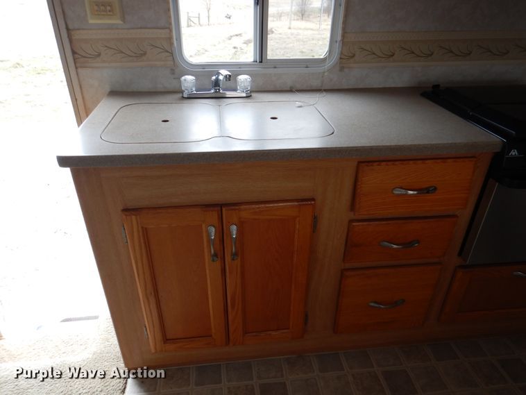 image for item HX9174 2002 Trail Lite Condor  RV