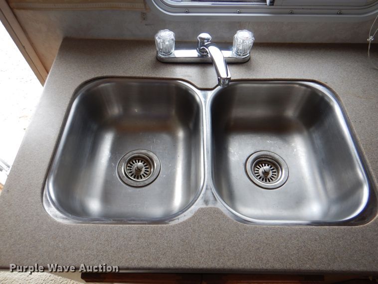 image for item HX9174 2002 Trail Lite Condor  RV