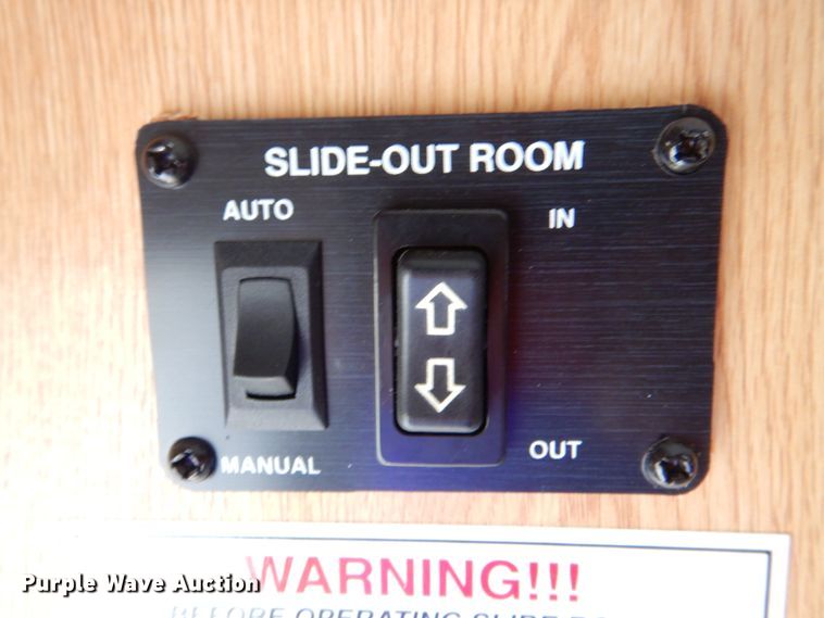 image for item HX9174 2002 Trail Lite Condor  RV