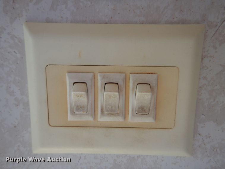 image for item HX9174 2002 Trail Lite Condor  RV