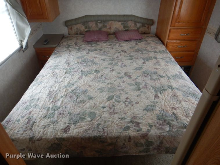 image for item HX9174 2002 Trail Lite Condor  RV