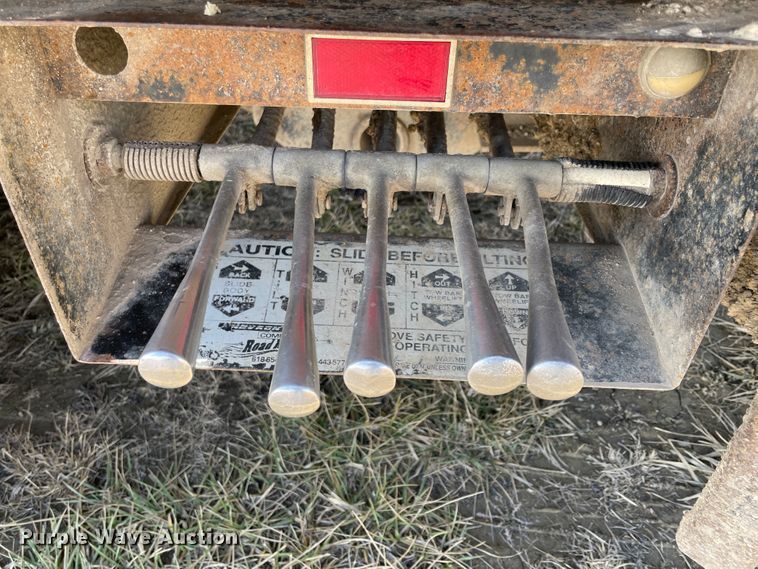 image for item HX9832 1995 Ford F450 Super Duty  rollback truck