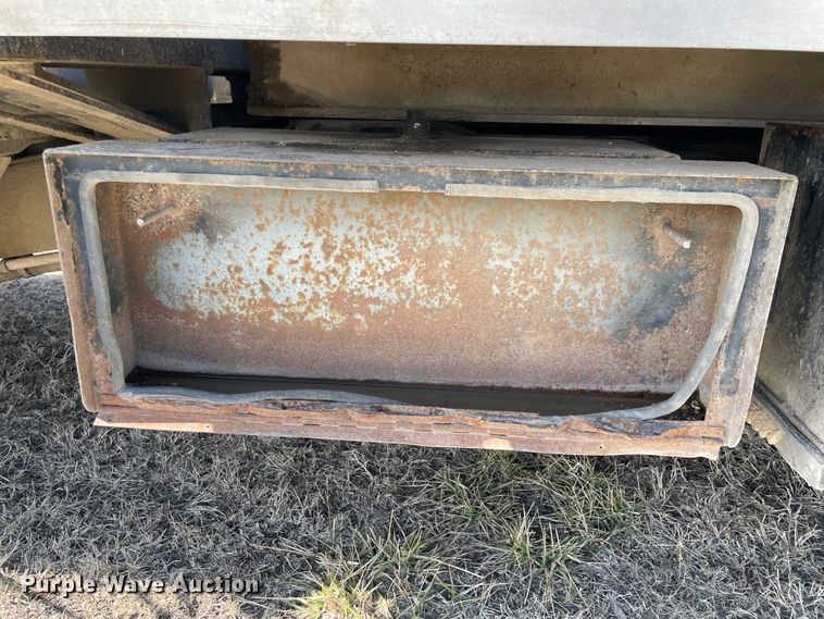 image for item HX9832 1995 Ford F450 Super Duty  rollback truck