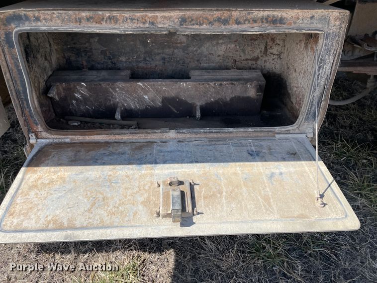 image for item HX9832 1995 Ford F450 Super Duty  rollback truck