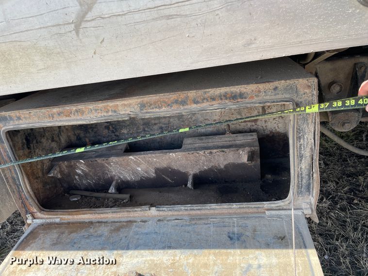 image for item HX9832 1995 Ford F450 Super Duty  rollback truck