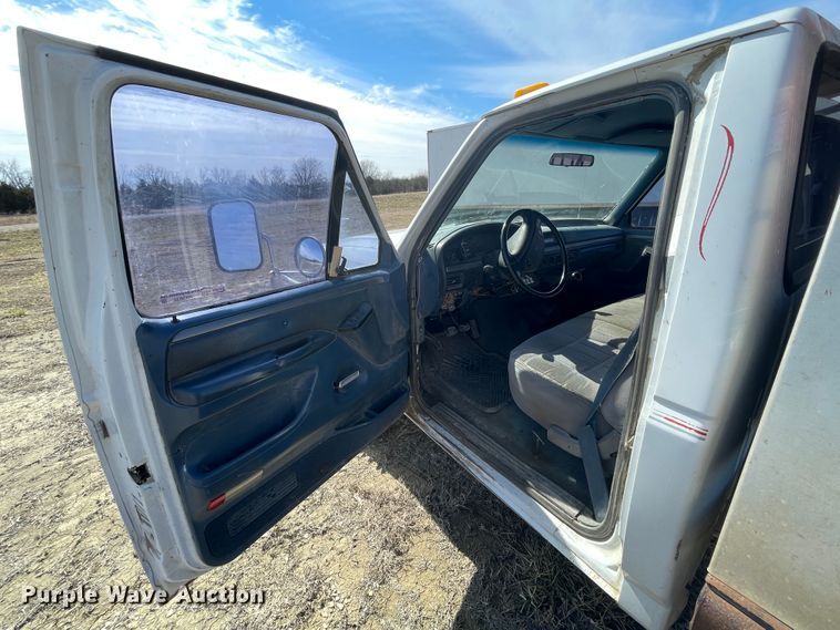 image for item HX9832 1995 Ford F450 Super Duty  rollback truck