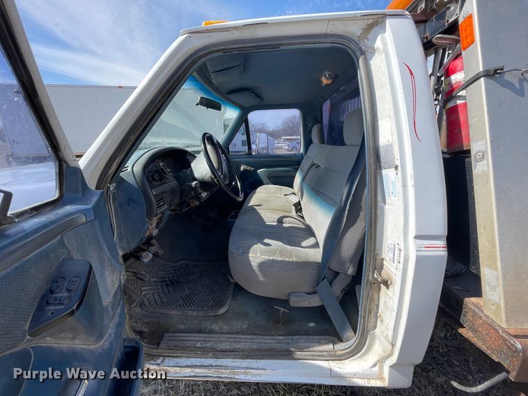 image for item HX9832 1995 Ford F450 Super Duty  rollback truck