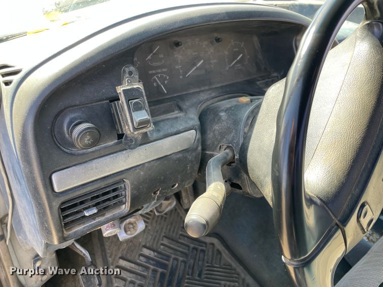 image for item HX9832 1995 Ford F450 Super Duty  rollback truck