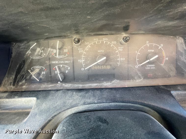 image for item HX9832 1995 Ford F450 Super Duty  rollback truck