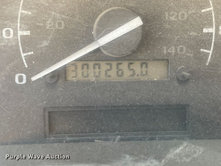 image for item HX9832 1995 Ford F450 Super Duty  rollback truck