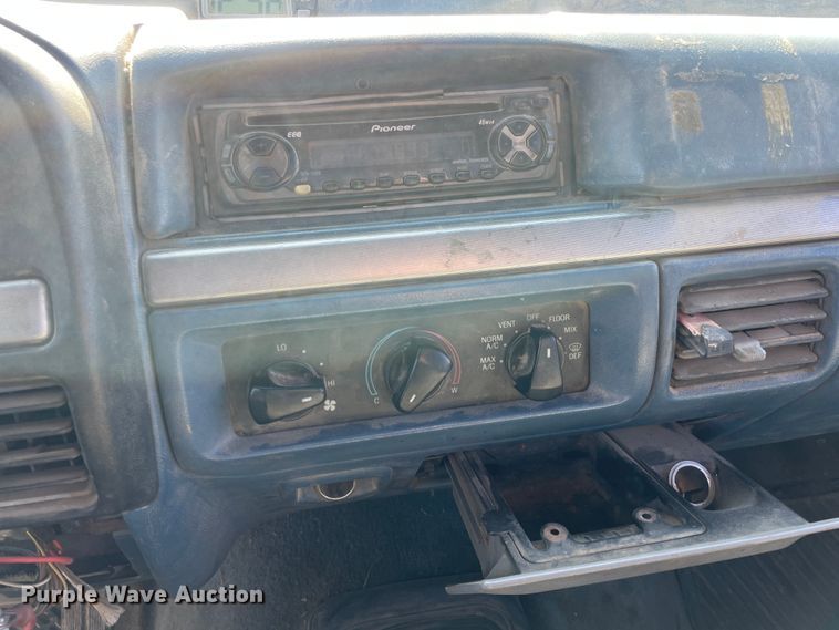 image for item HX9832 1995 Ford F450 Super Duty  rollback truck