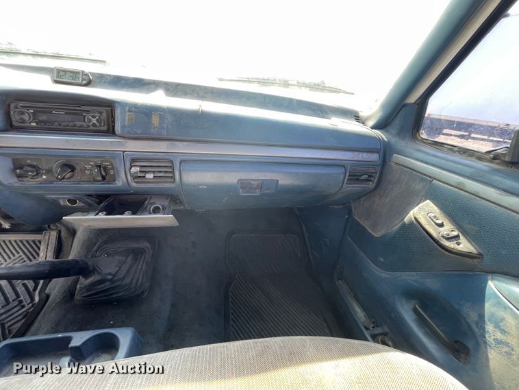 image for item HX9832 1995 Ford F450 Super Duty  rollback truck