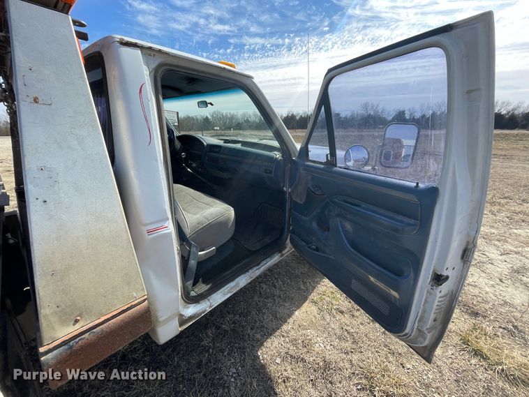 image for item HX9832 1995 Ford F450 Super Duty  rollback truck