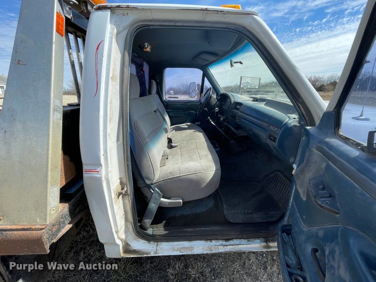 image for item HX9832 1995 Ford F450 Super Duty  rollback truck