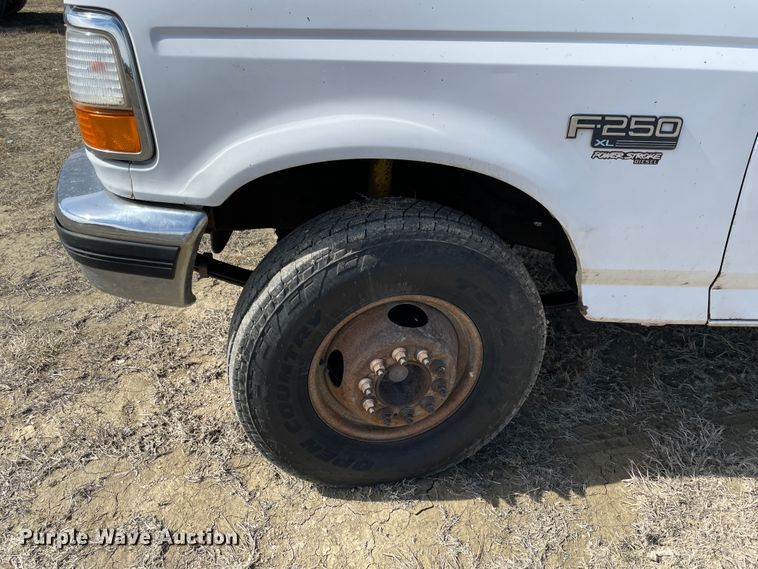 image for item HX9832 1995 Ford F450 Super Duty  rollback truck