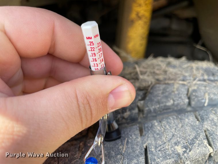 image for item HX9832 1995 Ford F450 Super Duty  rollback truck