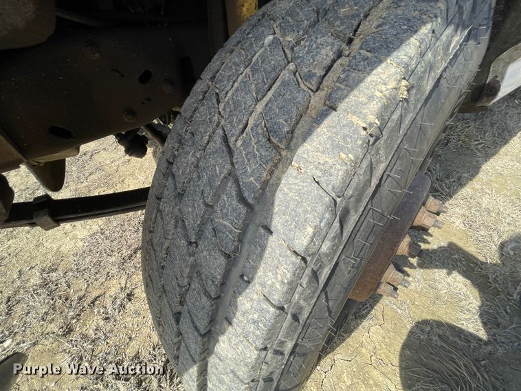 image for item HX9832 1995 Ford F450 Super Duty  rollback truck