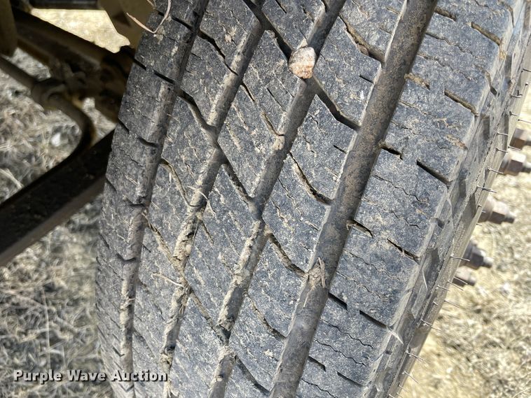 image for item HX9832 1995 Ford F450 Super Duty  rollback truck