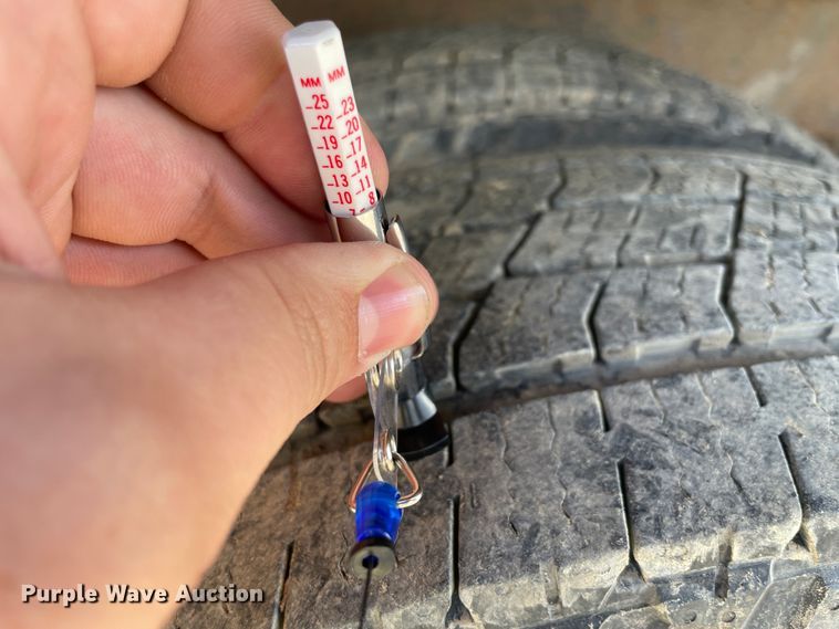 image for item HX9832 1995 Ford F450 Super Duty  rollback truck