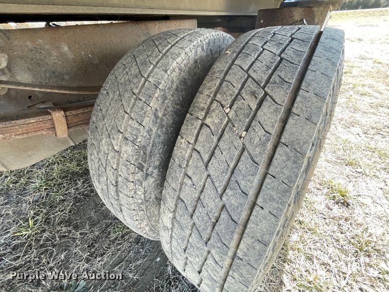 image for item HX9832 1995 Ford F450 Super Duty  rollback truck