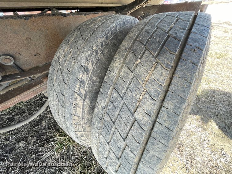 image for item HX9832 1995 Ford F450 Super Duty  rollback truck